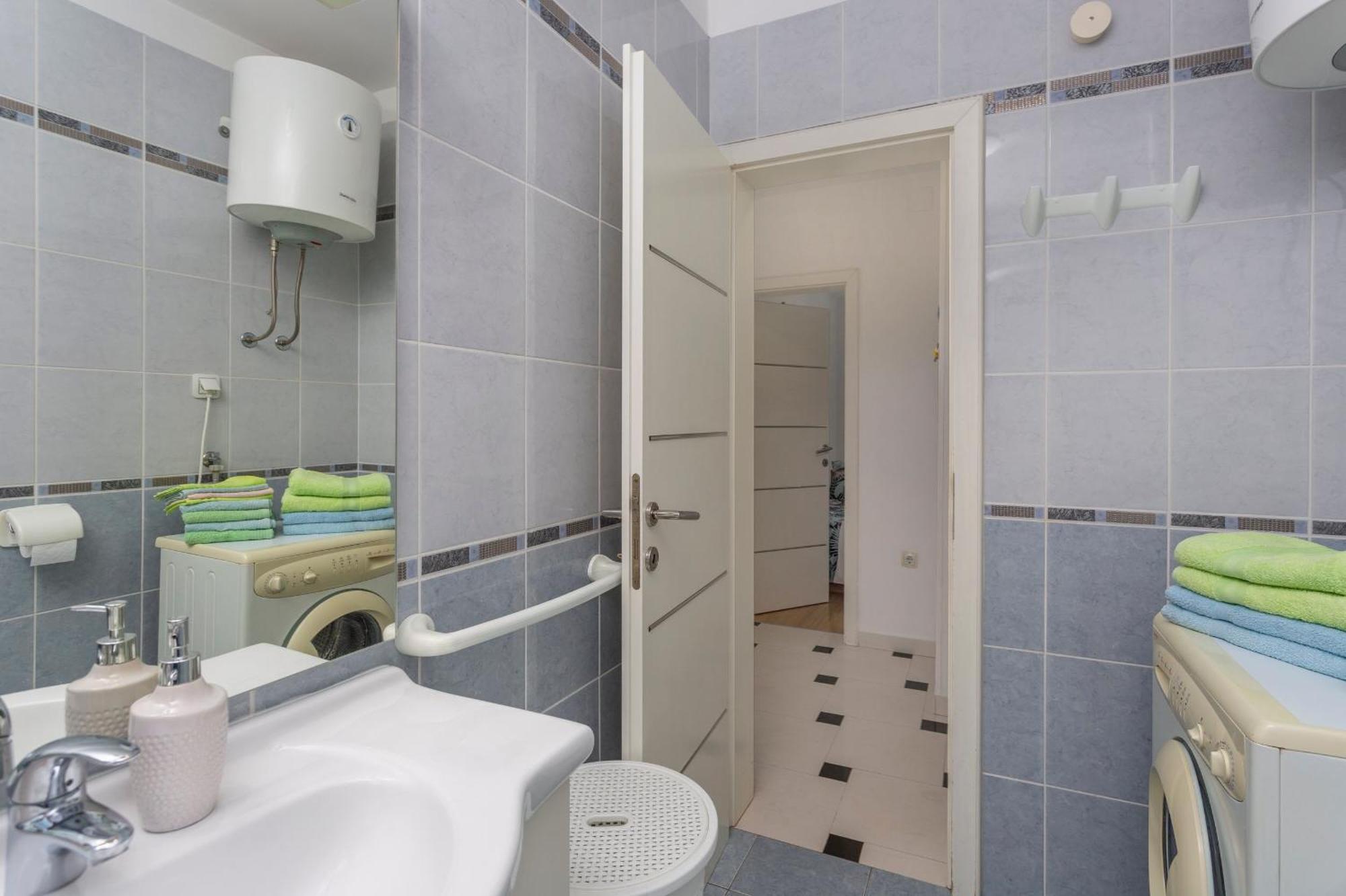 Apartments By The Sea Njivice, Krk - 5296 Phòng bức ảnh