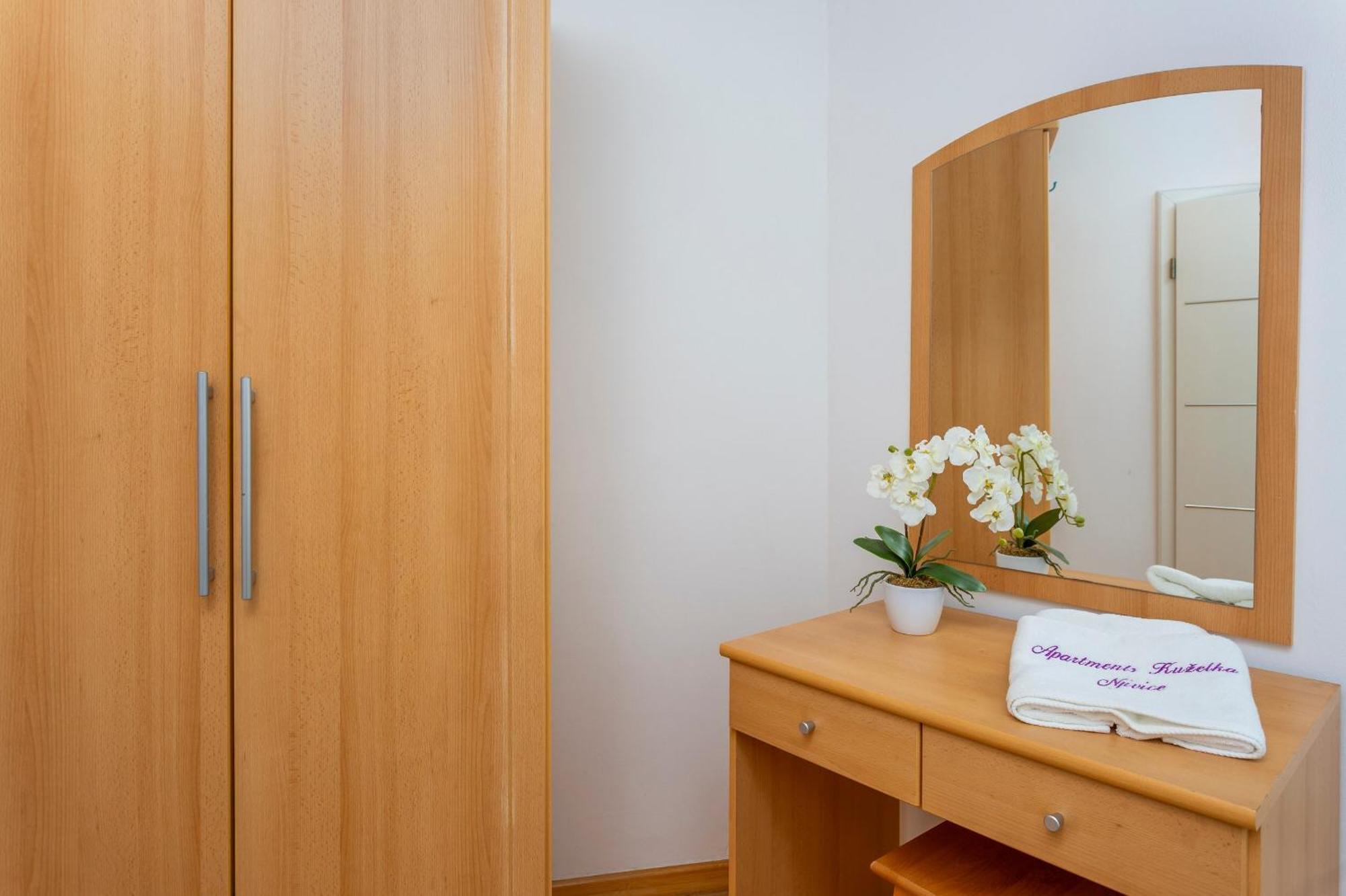 Apartments By The Sea Njivice, Krk - 5296 Phòng bức ảnh